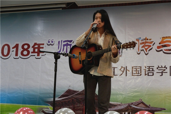 肖泽璇吉他.jpg