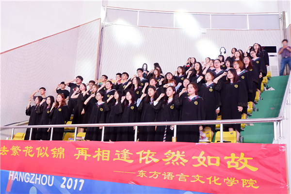 我院学生宣誓_副本.jpg